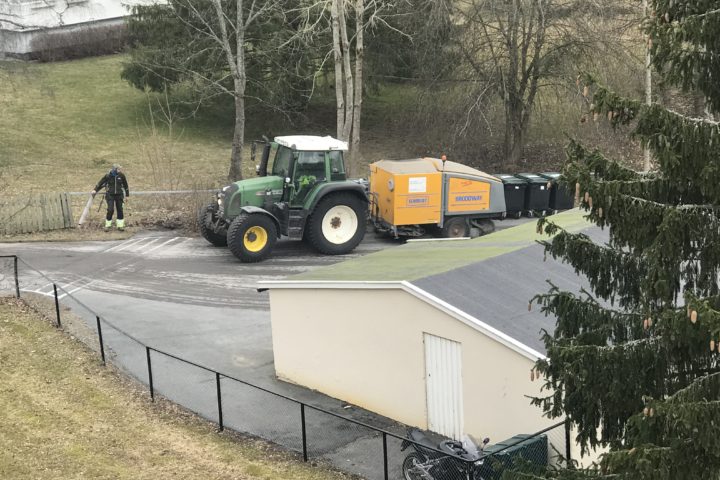 Vårrengjøring av utearealer