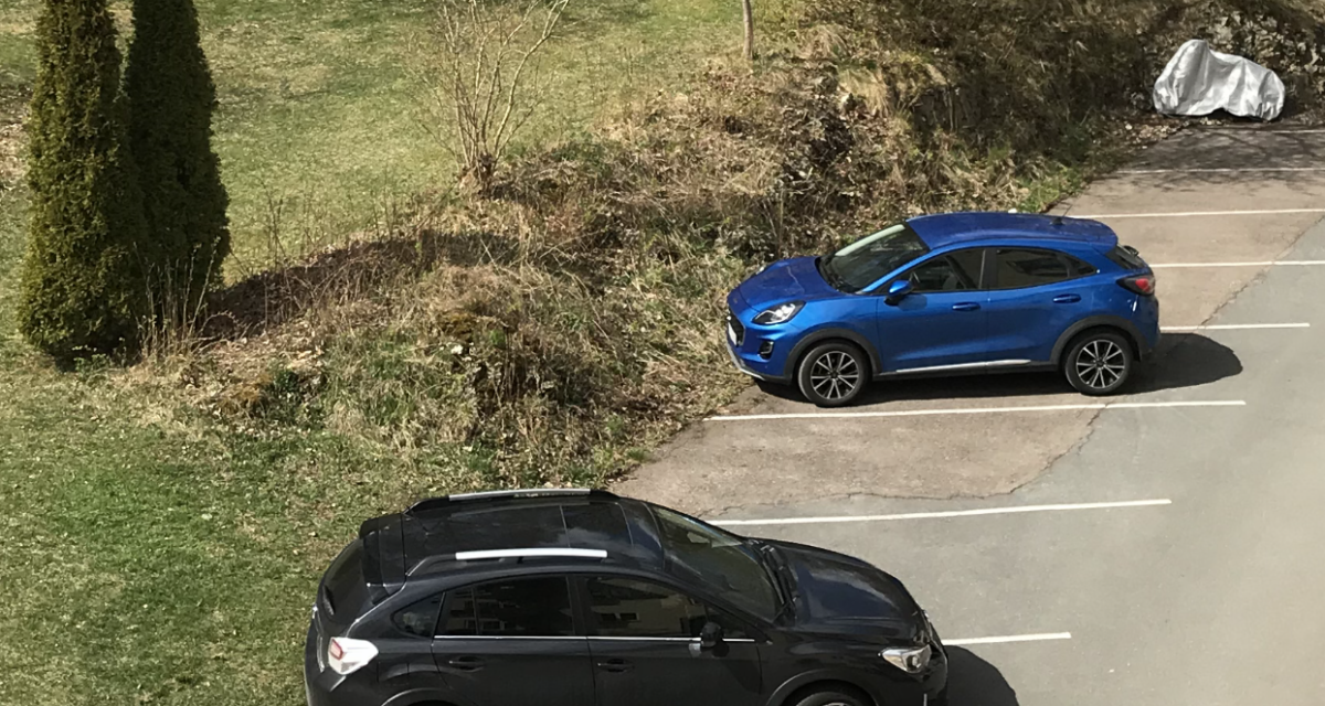 Seksjonseierne har ikke eksklusiv bruksrett til parkeringsplasser. Seksjonseierne har ikke eksklusiv bruksrett til parkeringsplasser.